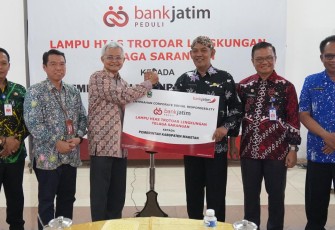 Bank Jatim Serahkan Dua CSR 