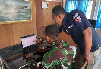 Kaurjarah Lanud SMO Kapten Sus Teguh P saat memberikan bimbingan siswa Setukpa A-30