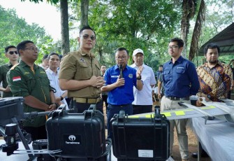 Menteri AHY saat menerima pemaparan Kakan BPN Kota Depok Indra Gunawan, Kamis (6/6)