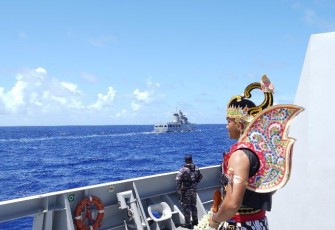 KRI RE Martadinata-331 saat latihan bersama kapal perang Brunei 
