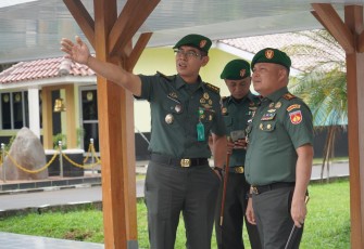 Danrem 071 Wijayakusuma Kolonel Inf Jamaluddin saat menerima pemaparan saat kunjungannya di Balak Aju Kodam IV/Diponegoro 
