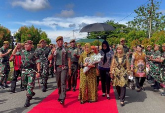 Danpussenarmed Mayjen TNI Putranto Gatot Sri Handoyo saat penyambutan prajurit Yonarmed 18/Buritkang, Kabupaten Berau, Kamis (13/6)
