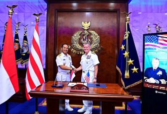 Wakasal Laksamana Madya TNI Erwin S Aldedharma saat menerima Panglima Komando Indo-Pasifik Amerika Serikat 