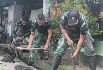 Pembersihan parit asrama 