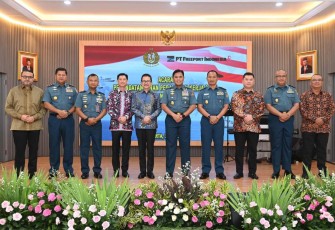 Pangkoarmada III Laksda TNI Hersan saat foto bersama usai PKS di Jakarta 