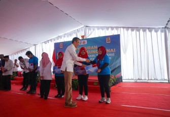 Bank Jatim Dukung Pemprov Jawa Timur Salurkan Bantuan ke Ribuan Pabrik Rokok 