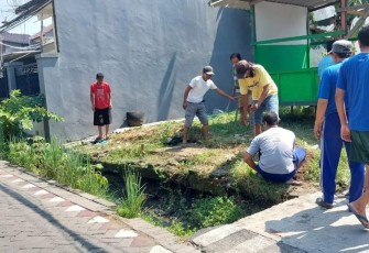 Pos Kamling Warga RW15 Kel Medokan Ayu 