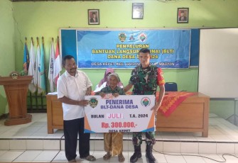 Penyerahan BLT DD warga desa binaan 