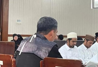 Samsudin Jadab cs Saat Ikuti Persidangan dengan Agenda Pembacaan Pledoi Atas Tuntutan JPU pada Kasus Konten Tukar Pasangan