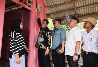 Gubernur Ansar Serahkan Bantuan Rp 3,99 Miliar di Desa Keradin Lingga 