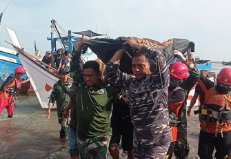 Prajurit Lanal Lhokseumawe evakuasi korban tenggelam