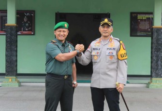 Dandim 0806/Trenggalek Letkol Czi Yudo Aji Susanto bersama Kapolres Trenggalek 