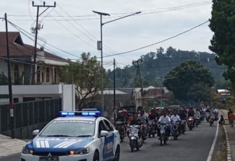 Deklarasi Paket Maksi-Ronal di Ruteng Dihujani Ribuan Masa
