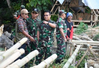 Danrem 081/DSJ Kolonel Inf Rama Pratama saat meninjau program pipanisasi 