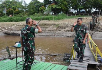 Danrem 121/Abw Brigjen TNI Luqman Arief saat menyambut kedatangan Tim Dispenad 
