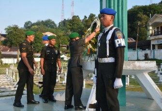 Ziarah rombongan prajurit Korem 023/KS
