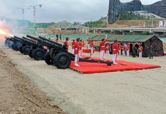Penembakan Kehormatan Detik-detik Proklamasi Yonarmed 18/Buritkang, Sabtu (17/8)
