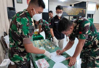 Prajurit Menarmed 2 Kostrad Test Urine, Kamis (22/8)