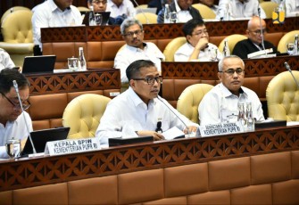 Sekjen Kementerian PUPR Mohammad Zaenal Fatah saat dengar pendapat bersama Komisi V DPR RI, Senin (2/9)