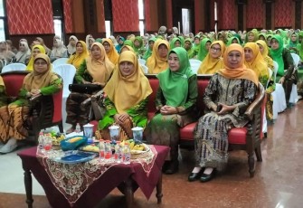 Khofifah Indar Parawansa Saat Bersilaturahmi dengan Pengurus dan Anggota Muslimat NU dan Aisyiyah Kota Blitar, Rabu 4 September 2024.