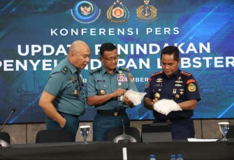 Konferensi pers penyelundupan benih lobster di Jakarta 