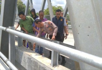 TKP jembatan remaja terjun ke sungai