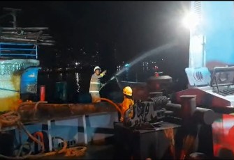 Bakamla RI Amankan Kebakaran Kapal Nelayan di Dermaga Muara Baru 
