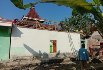 Bantu renovasi masjid desa binaan 