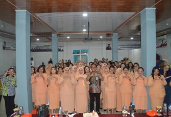 Ketua Dharma Wanita Persatuan Lapas Medan Poto Bersama Usai Gelar Pertemuan Rutin.