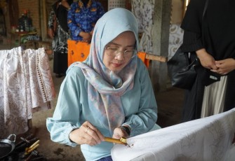 Ketua Persit KCK Koorcab Rem 081 PD V/Brawijaya Ny. Dhina Rama Pratama 