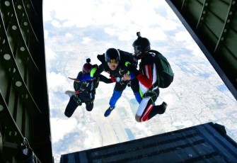 Latihan terjun payung free fall