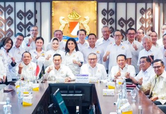 Anggota Komisi III DPR RI Bambang Soesatyo bersama KADIN Indonesia di Jakarta 