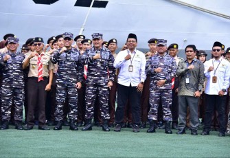 Foto bersama pelepasan Satgas Surya Bhaskara di Jakarta 