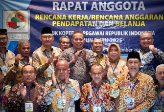 Wamenkop Ferry Juliantono bersama anggota IKPRI di Jakarta 