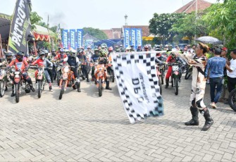 Pelepasan peserta private rider indonesia patriot sebelas di Kabupaten Ponorogo 