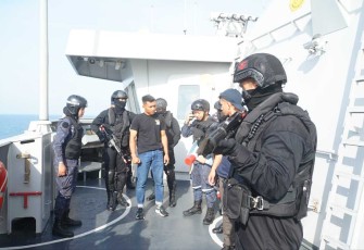 Latma Heling Laut 21B/24 di laut Jawa