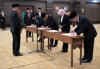 Pelantikan pejabat eselon 1 Kemenkop di Jakarta, Senin (2/12)