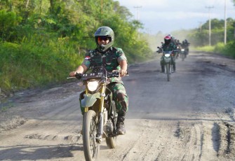 Danrem 121/Abw Brigjen TNI Luqman Arief saat patroli wilayah, Rabu (4/12)
