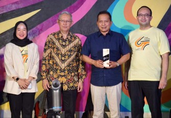Wamenkop Ferry Juliantono saat menerima penghargaan anugerah Robby Djohan Award, Sabtu (7/12)