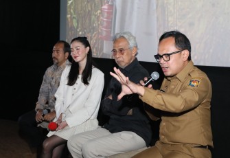 Wamendagri Bima Arya saat memberikan keterangan pers usai screening film di Djakarta Theater, Senin (9/12)