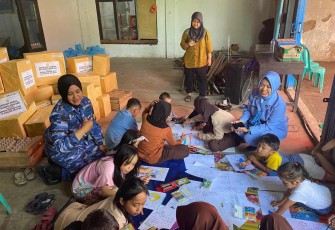 Trauma healing lanud Husein Sastranegara untuk anak-anak korban bencana alam di Kabupaten Cianjur, Jum'at (13/12)