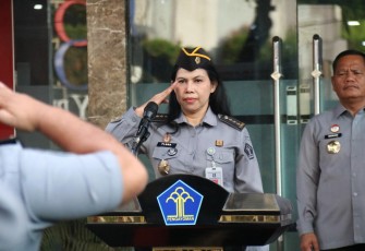 Kabid HAM Kanwil Kemenkumham Sumut Flora Nainggolan Pimpin Apel Pagi.