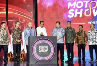 Presiden Joko WIdodo secara resmi membuka pameran otomotif Indonesia International Motor Show (IIMS) tahun 2024 di Jakarta International Expo (JIEXPO) Kemayoran, Jakarta, pada Kamis, 15 Februari 2024