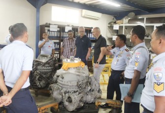 Tim Airbus saat inspeksi MGB helikopter Caracal di Sathar 92 Subang, Selasa (27/2)