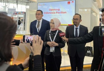 Direktur Utama Pertamina (Persero) Nicke Widyawati saat memberikan keterangan pers di Hannover Messe 2024, Jerman, Rabu (24/4)