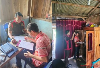 Tim Khusus Kejaksaan Manggarai Barat Saat Melakukan Penggeledahan Di Rumah Bendahara Dan Rumah Mantan Kepala Desa Golo Lujang