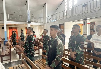 Ibadah Minggu Prajurit Satgas Yonif 509 Kostrad 