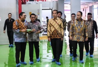 Presiden Joko Widodo saat meninjau fasilitas IDTH Kota Depok, Selasa (7/5)