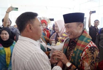 Pangdam XIV Hsn Mayjen TNI Bobby Rinal Makmun saat menyambut Pj Gubernur Sulsel Prof Zudan Arif Fakrulloh 