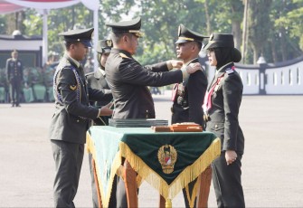 Kasad Jenderal TNI Maruli Simanjuntak melantik perwira terbaik prodi Diktukpa TNI AD gelombang I tahun 2024